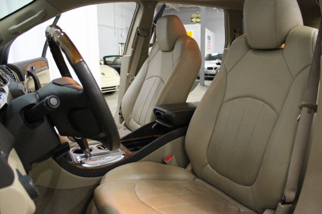 Buick Enclave 2010 photo 2