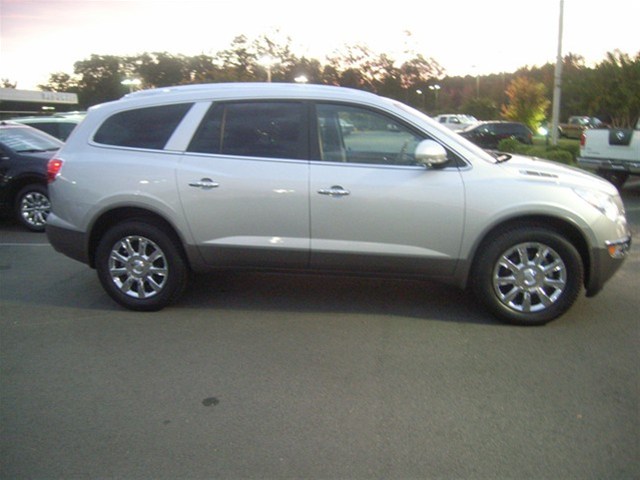 Buick Enclave 2011 photo 2