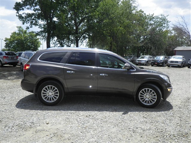 Buick Enclave 2011 photo 2