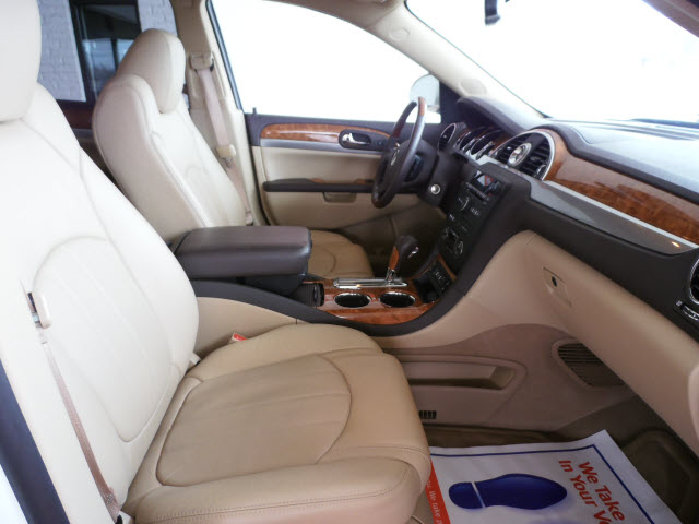 Buick Enclave 2011 photo 3