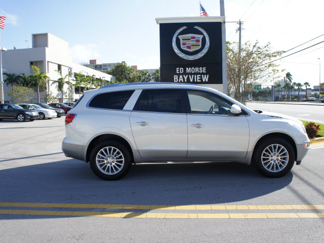 Buick Enclave 2011 photo 1