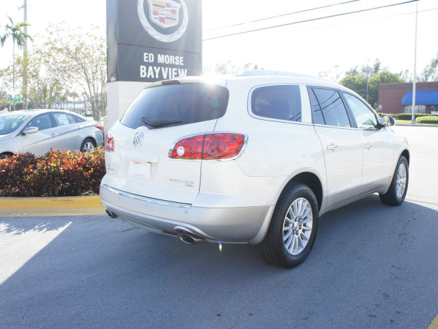 Buick Enclave 2011 photo 2