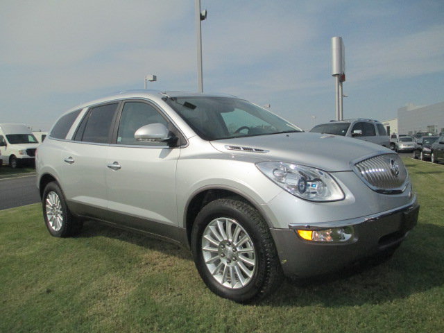 Buick Enclave 2011 photo 2