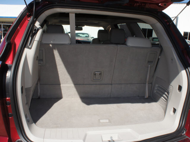 Buick Enclave 2011 photo 2