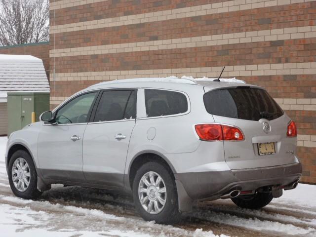 Buick Enclave 2011 photo 2