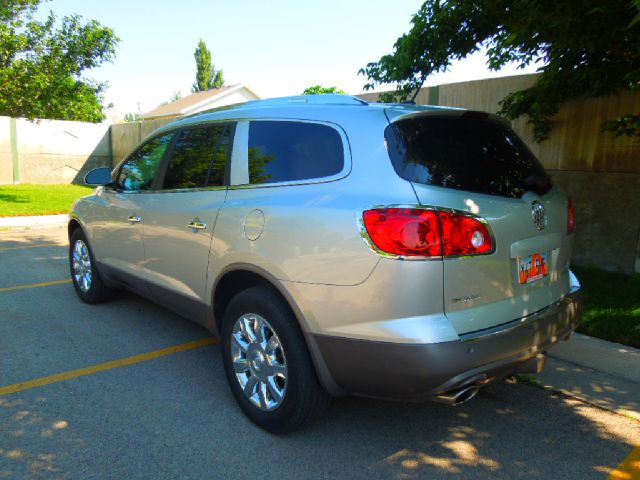 Buick Enclave 2011 photo 2