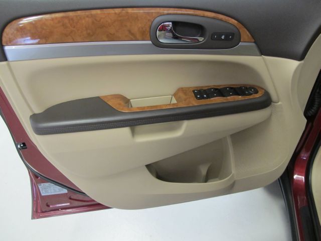 Buick Enclave 2011 photo 1