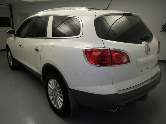 Buick Enclave 2011 photo 2