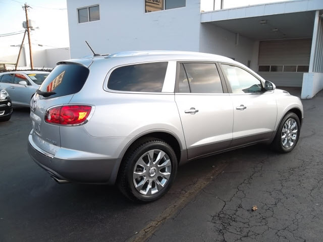 Buick Enclave 2011 photo 2