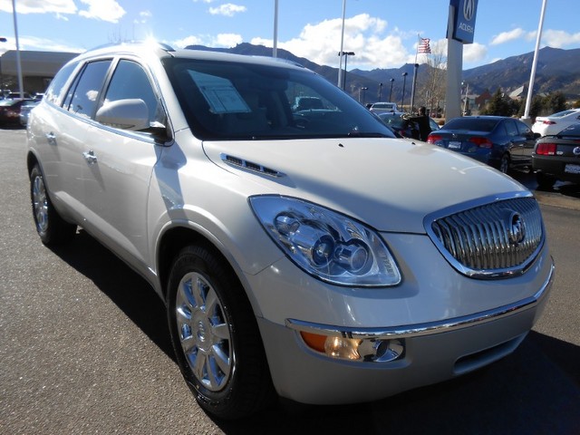 Buick Enclave 2011 photo 2