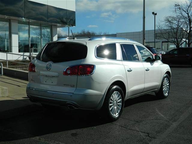 Buick Enclave 2011 photo 2