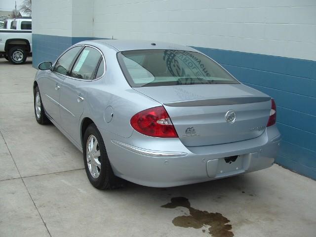 Buick LaCrosse 2005 photo 2