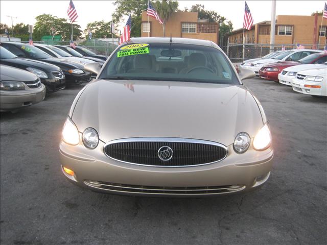 Buick LaCrosse 2005 photo 1