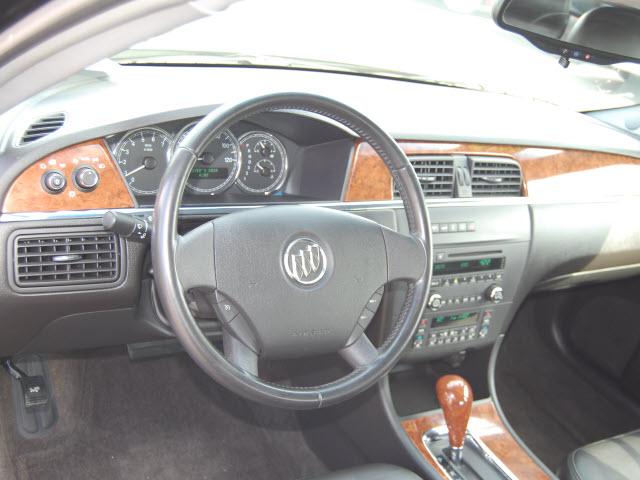 Buick LaCrosse 2005 photo 2