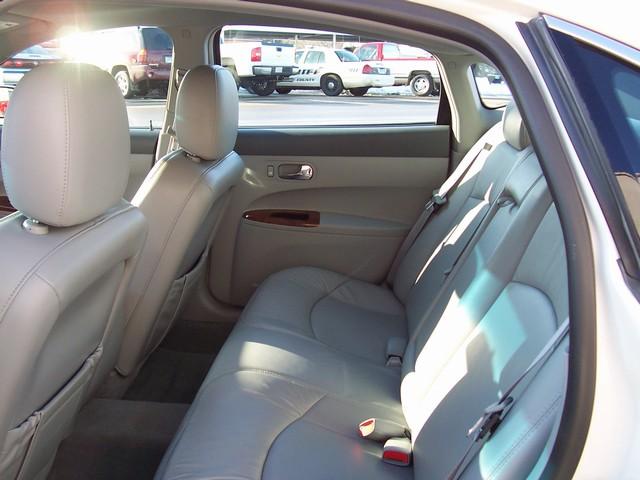 Buick LaCrosse 2005 photo 2