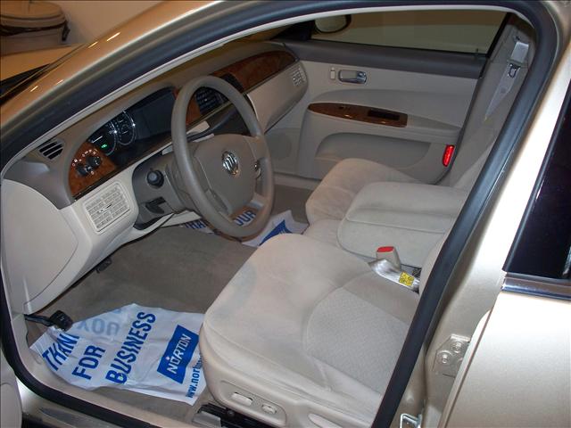 Buick LaCrosse 2005 photo 2