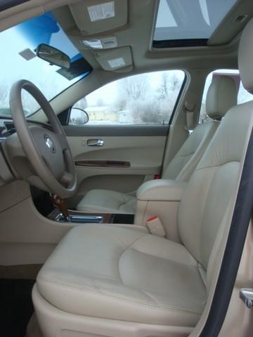 Buick LaCrosse 2005 photo 2