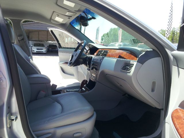 Buick LaCrosse 2005 photo 2