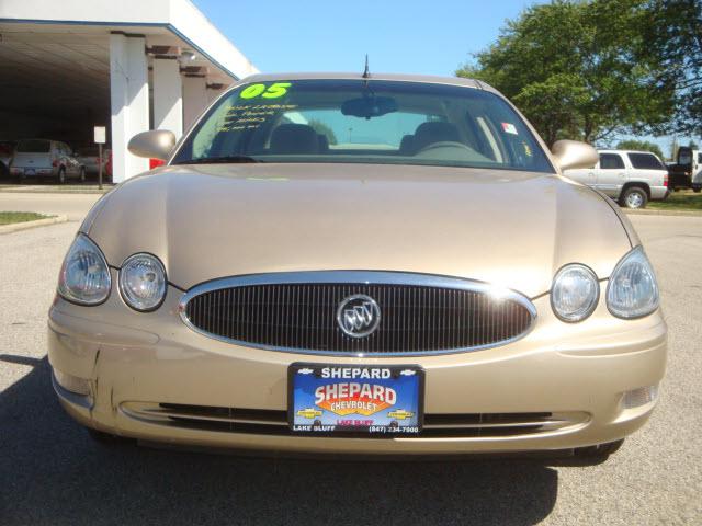 Buick LaCrosse 2005 photo 2