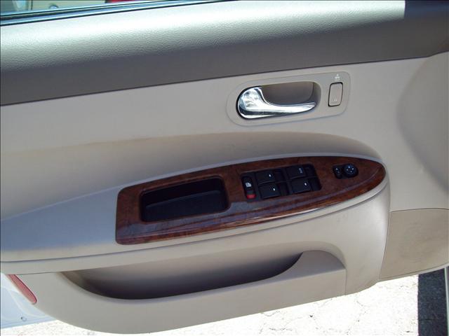 Buick LaCrosse 2005 photo 2