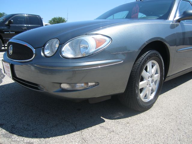 Buick LaCrosse 2005 photo 2