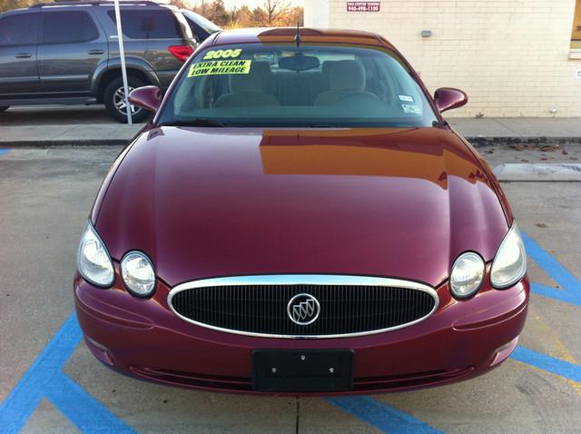 Buick LaCrosse 2005 photo 2