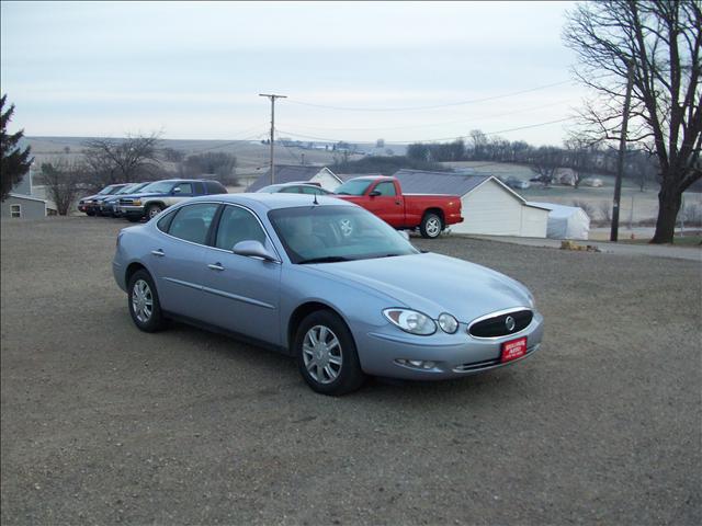 Buick LaCrosse 2005 photo 2