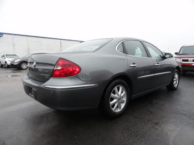 Buick LaCrosse 2005 photo 2