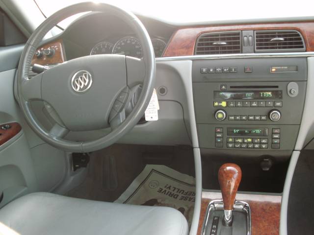 Buick LaCrosse 2005 photo 2