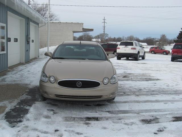 Buick LaCrosse 2005 photo 2