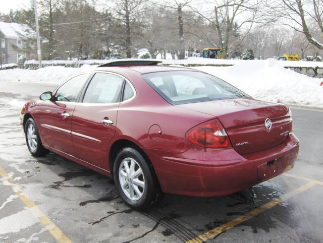 Buick LaCrosse 2005 photo 2