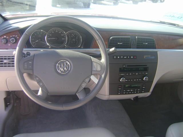 Buick LaCrosse 2005 photo 2