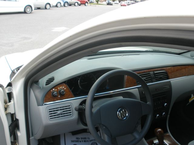 Buick LaCrosse 2005 photo 2