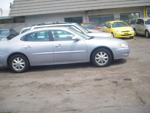 Buick LaCrosse 2005 photo 2