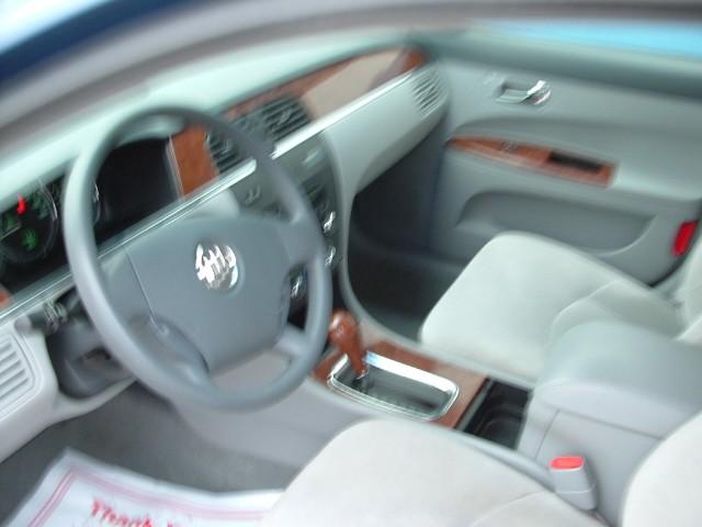 Buick LaCrosse 2005 photo 2