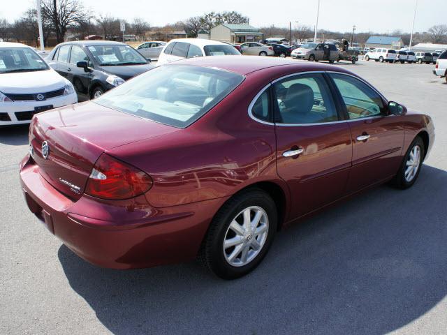 Buick LaCrosse 2005 photo 2