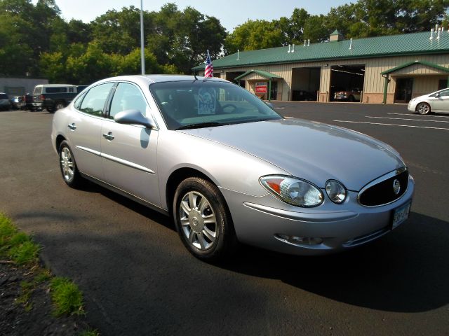 Buick LaCrosse 2005 photo 2