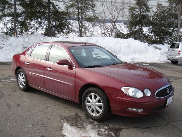 Buick LaCrosse 2005 photo 2