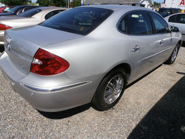 Buick LaCrosse 2005 photo 2