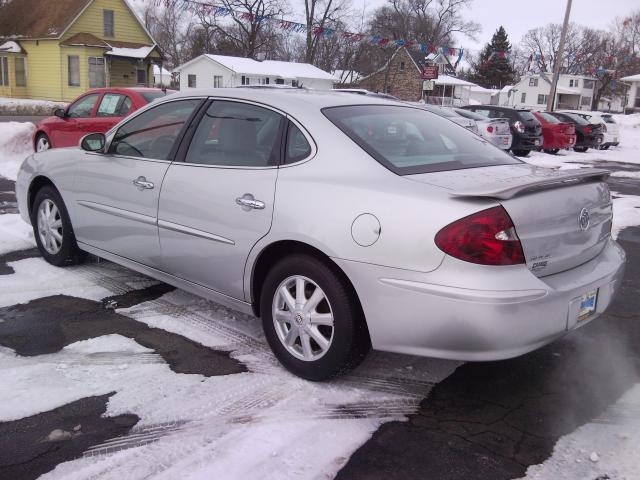 Buick LaCrosse 2005 photo 2