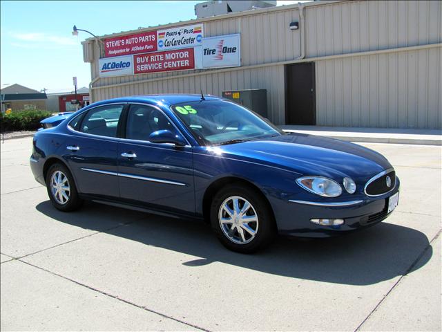 Buick LaCrosse 2005 photo 2