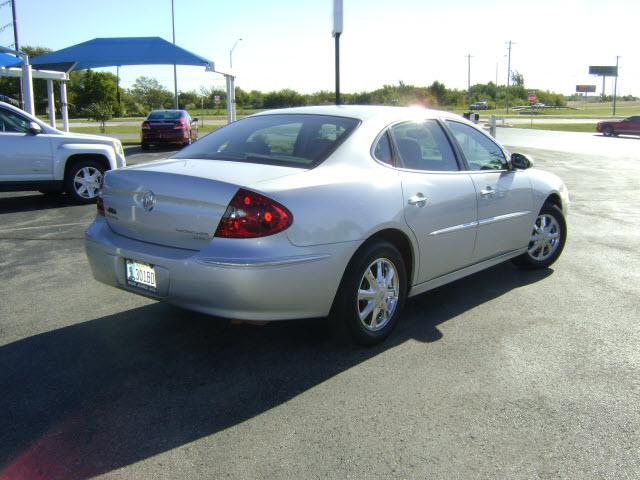 Buick LaCrosse 2005 photo 2