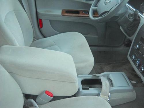 Buick LaCrosse 2005 photo 2