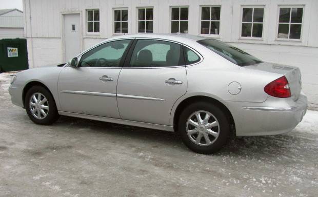 Buick LaCrosse 2005 photo 2