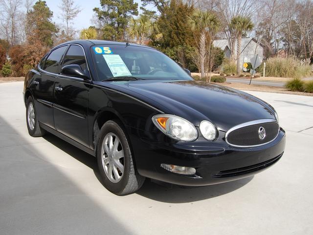 Buick LaCrosse 2005 photo 2