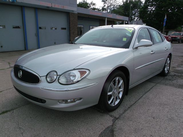 Buick LaCrosse 2005 photo 2