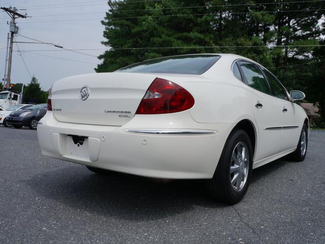 Buick LaCrosse 2005 photo 2