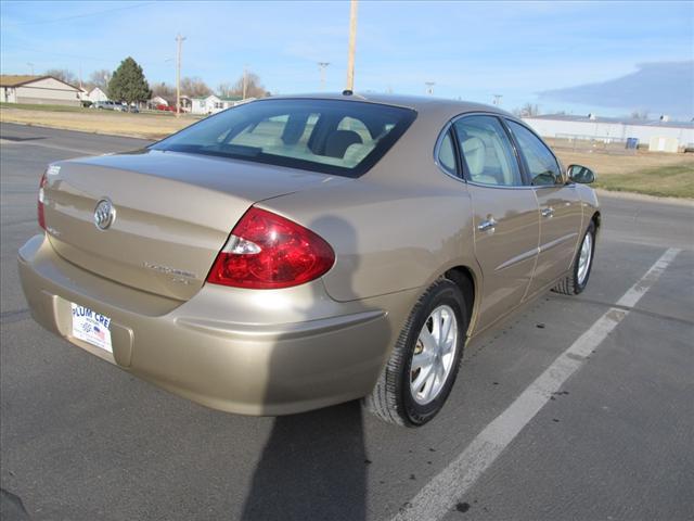 Buick LaCrosse 2005 photo 2