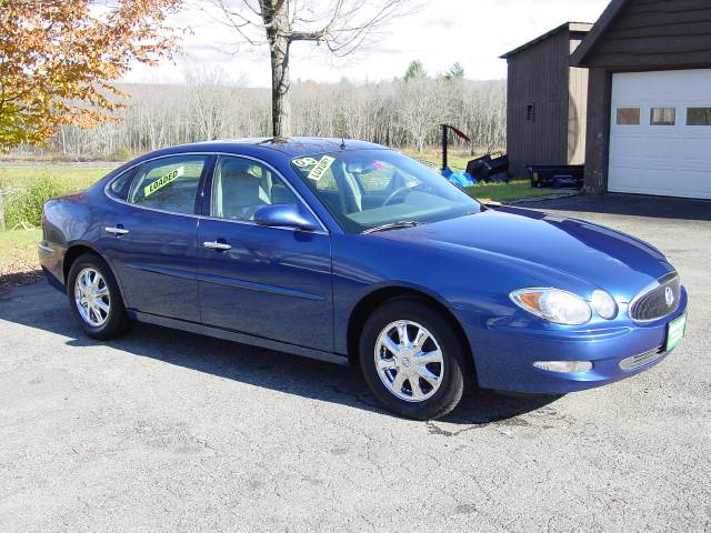 Buick LaCrosse 2005 photo 2