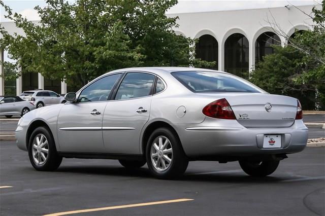 Buick LaCrosse 2005 photo 2